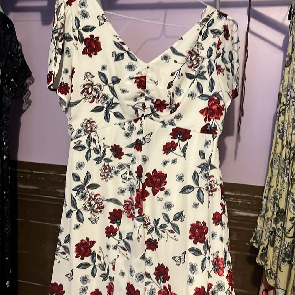 Dress slightly worn no stains pretty pattern